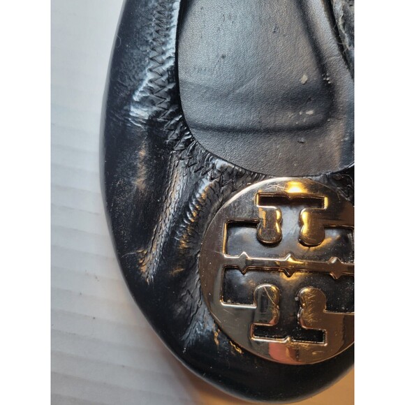 Tory Burch Leather Ballet Flats Women’s Size 7.5 Silver Medallion Black Slip Ons - Picture 2 of 9